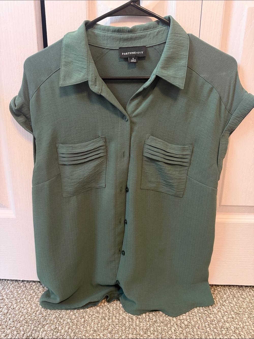 Fortune + Ivy Olive Green Button-Front Pocket Blouse